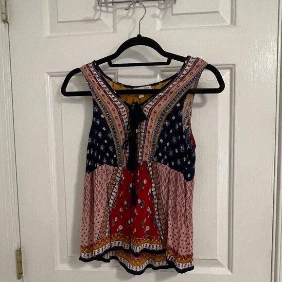 Patrons of Peace Floral Top - Picture 3 of 5